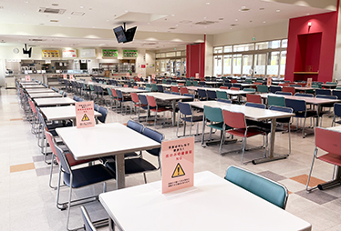 学生食堂「ポロ—ニア」