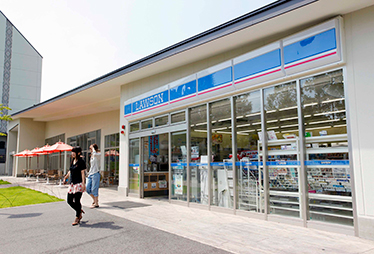 コンビニエンスストア「ローソン中部学院大学店」