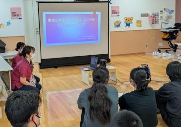 人間福祉学部3年生が重症心身障がい児施設を見学しました