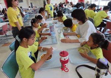 外国籍児童の学童クラブと人間福祉学部学生が交流