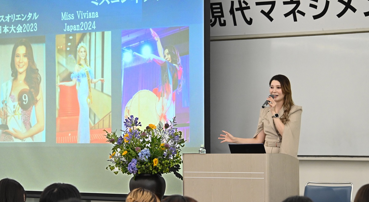 太鼓奏者で視覚障害者、本学卒業生の 富田 安紀子氏の「現代マネジメント研究」公開講座