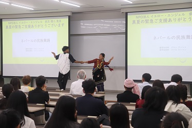 ネパール留学生による民族舞踊