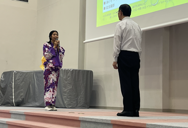 留学生代表・モーサンダートゥンさんが宗次様に感謝の気持ちを伝えました