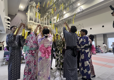 留学生が浴衣で七夕を体験しました