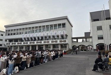 いまの自分たちの気持ちに歌詞がぴったりだと選曲し練習した「手紙」を聴いていただきました