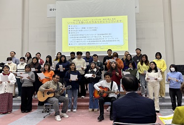 「乾杯」の曲を日本語で力強く歌い感動に包まれました