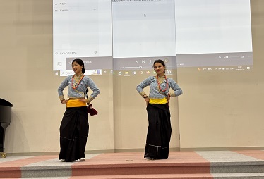 ネパール留学生の民族舞踊