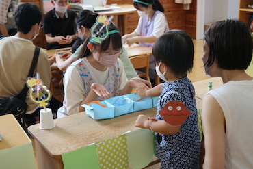 ラ・ルーラ（子ども家庭支援センター）の夏祭りに地域子育て支援実習の学生がボランティア参加