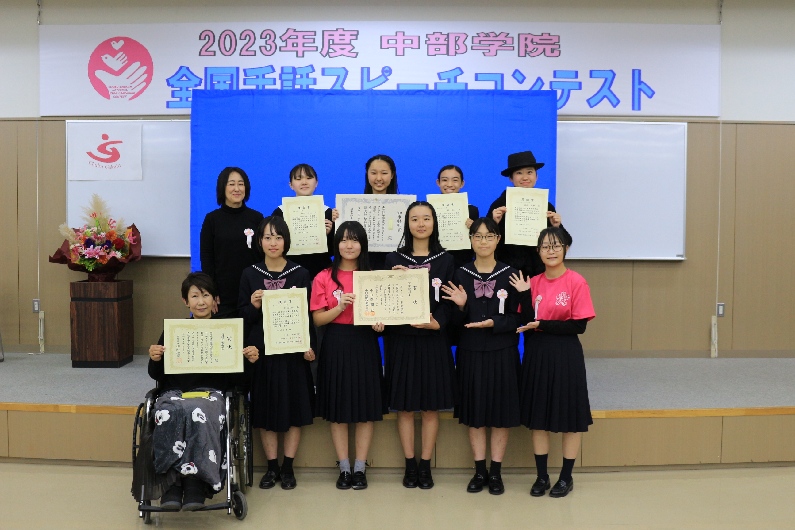 大学の正門(視覚障碍者の方向けに写真の内容を入力します)