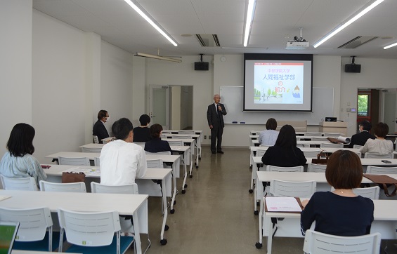 飯尾学部長による学科紹介